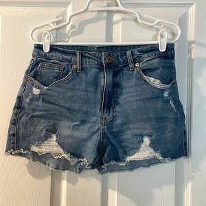Jean shorts with lace